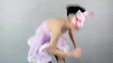 现在的年轻人，什么样的服装都敢尝试，自己真的老了吗