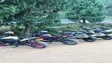 这排面可以！山路展示一排机车