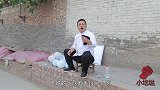 搞笑剧：大叔摆地摊卖气球，不想遇邻居捣乱，结局太搞笑了