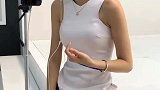 一脸懵懂的样子和粉丝们交流