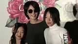 14岁李嫣拍露背照做头像，肩上黑色纹身被指太早熟