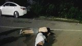 货车凌晨赶路突现“大”字状物体 紧急刹车发现竟趴着一男一女