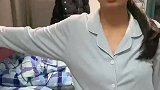 女生询问室友能不能帮忙整理下衣柜，没有一个动作是多余的