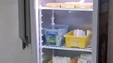 男子车库设共享药箱次日被邻居装满