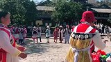 纳西人的生活，载歌载舞悠闲自在。