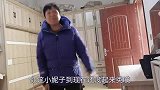 妞妞带一车礼回娘家拜年，当场下跪感恩父亲，父女俩温馨又感人