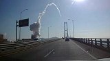 韩国一钢铁厂发生大爆炸：烟柱冲天 如导弹发射
