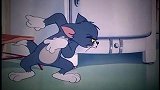 猫和老鼠：隐形的杰瑞被汤姆抓住一顿暴打