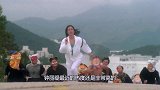 钟丽缇年过半百不服老，穿旗袍肚子比胸大，网友：奶奶您悠着点
