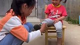 七彩童年：看姐姐都快哭了