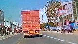 江西抚州：多次鸣笛喊话仍不避让，货车故意阻碍消防车被罚