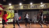 爵士舞教练班课堂。