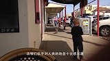 野猪夜闯理发店，路人都惊呆了，镜头记录精彩全过程