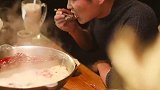 毕哥打卡了一家火锅店，爱吃鸭血爱吃豆腐还爱吃辣的小伙伴还不行动起来？吃喝玩乐打卡狂欢 美食