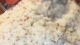 这边的自助餐，小哥只拿了一块肉和一个圣女果，就撑到不行！