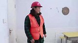 农村大妈参加家长会，被富豪家长甩耳光，没想大妈是董事长