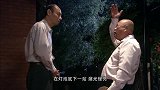大半夜的还要戴草帽，原来是为了注意形象
