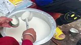 千年黑锅万年油，这样炸出来的油条才好吃