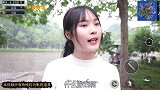 搞笑吃鸡：萌妹和敌人玩脑筋急转弯，不料被敌人打成盒，笑哭了