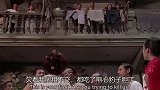 她是成龙的师姐，息影18年后为周星驰出山，造就一代经典