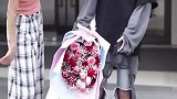我敢说没有女孩子不喜欢鲜花吧，街拍穿搭