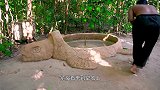 小伙泥坑救助鲶鱼，为它们修建乌龟水族馆，成品真漂亮