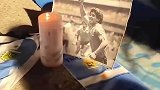 在阿根廷对阵墨西哥赛前，球迷祭奠去世两周年的马拉多纳