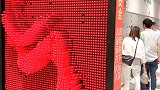 她是怎么做到的？这也太神奇了吧