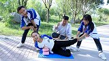 挑战面无表情打针，输了指压板上做俯卧撑，学霸自制防痛垫