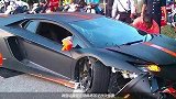 16岁外国熊孩子偷开兰博基尼，经验不足导致失控开到沟里！