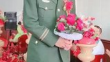 帅气的兵哥哥新郎官，迈着矫健的步伐走向新娘，要嫁就嫁兵哥哥