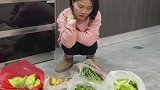 几个亲戚来我家玩，条件好的都是空手来的