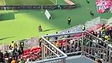 实拍国安球迷和辽宁铁人球迷“互相问候”