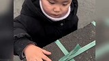 盘点爸爸带娃的爆笑瞬间，爸爸带娃，主打的就是活着