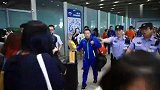 乒乓球-17年-国乒世预赛夺4金满载而归 粉丝机场迎接场面火爆!-专题