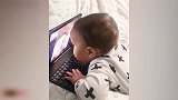 萌宝宝，那是一面镜子，你趴着上面感觉不到凉吗