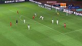 郑达伦边路持球完成突破 杨旭中路接球怒射被后卫拦下