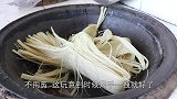 二美起早做大冷面，姐夫连吃4大碗，酸辣爽口，太哇塞了