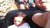 搞笑-20120327-六岁小孩第一次坐过山车时的惊恐表情