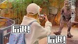 想不到白天去环球影城 看恐龙的他和昨晚根本不是一个人陈伟霆 乃万