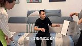 丈夫每次一出差，保姆就请病假，妻子好心去她家看望，进门发火了