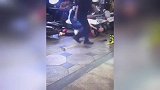 疑醉酒男子狂殴外卖小哥砸车，其他骑手和路人蜂拥而上，结局舒适