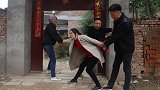 母亲嫌贫爱富，让女儿和穷男友分手嫁给有钱人，3年后报应来了