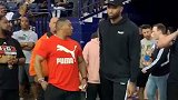 正当年要考虑和老头们同台竞技?考辛斯到场观战Big3联赛
