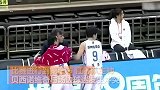 江苏男篮主教练与球迷冲突 双双被驱逐出场