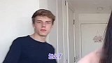 当美女想穿短裙出门，外国男友的反应？