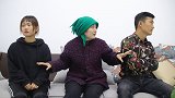 母亲疼亲儿子天天找女儿借钱，为儿子买车买房，女儿因此家破