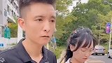 搞笑视频，前女友：你为什么和闺蜜在一起？小伙的回答太搞笑了！