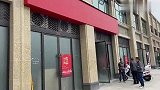 新店铺都忙着在装修，绝大多数都是开餐饮！