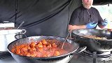 伦敦街头美食大爷炸肉丸，每天卖出超500锅